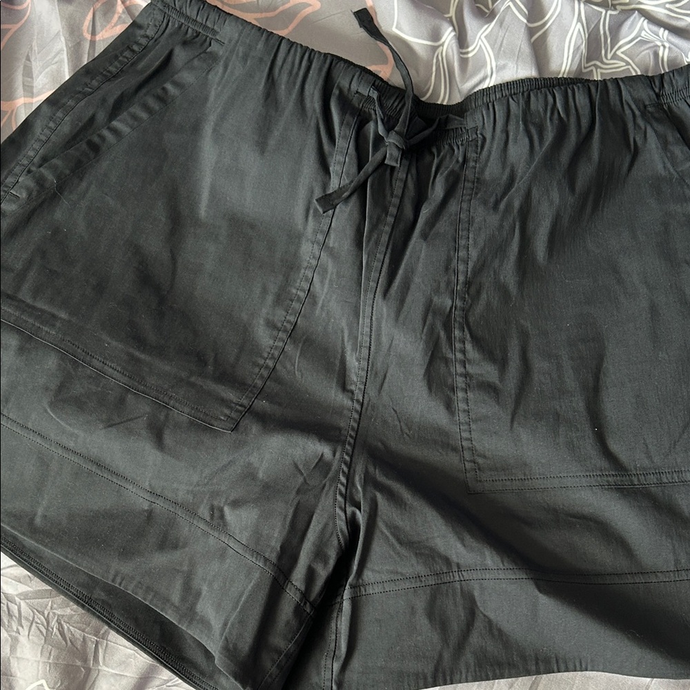 Women’s lululemon black Shorts NWOT